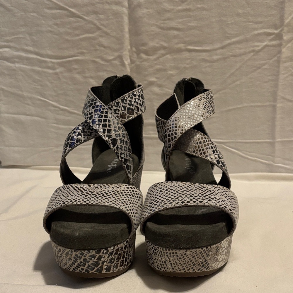 Elegant Gray Platform Sandals